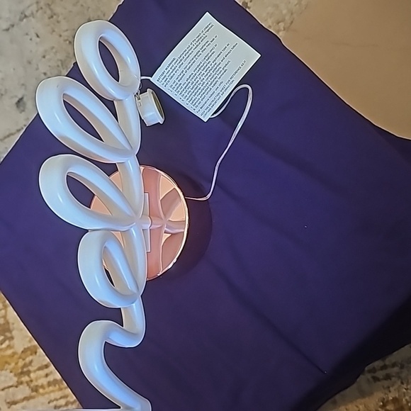 Hello, battery-operated light - Picture 6 of 7